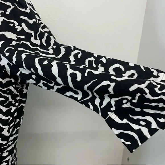 East 5th‎ Womans Blouse Top Size 3X  Linen Rayon Black White Zebra Print  Button - Picture 4 of 12